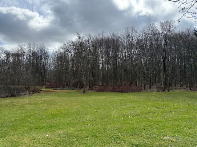 1165 LEE Road, Waterford, PA 16441