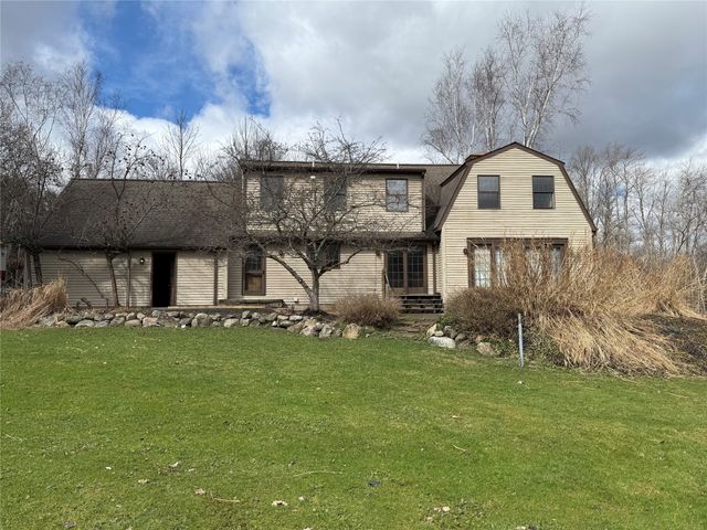 1165 LEE Road, Waterford, PA 16441