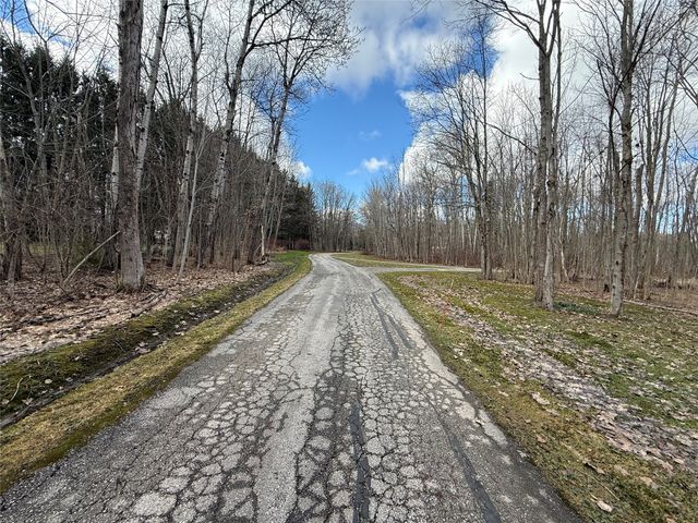 1165 LEE Road, Waterford, PA 16441