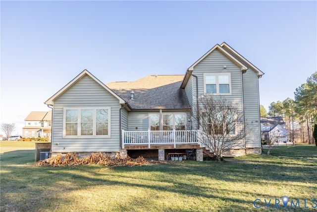 11900 James Overlook Ct, Chester, VA 23836