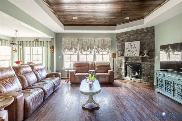 11900 James Overlook Ct, Chester, VA 23836