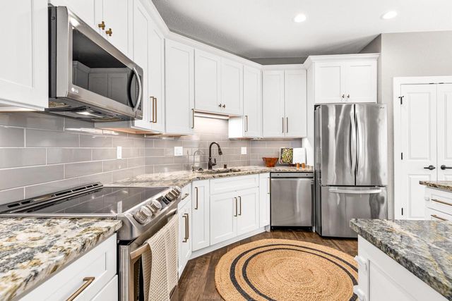 W218N9691 Happy Hollow LANE, Germantown, WI 53022