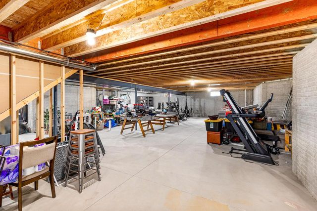 W218N9691 Happy Hollow LANE, Germantown, WI 53022