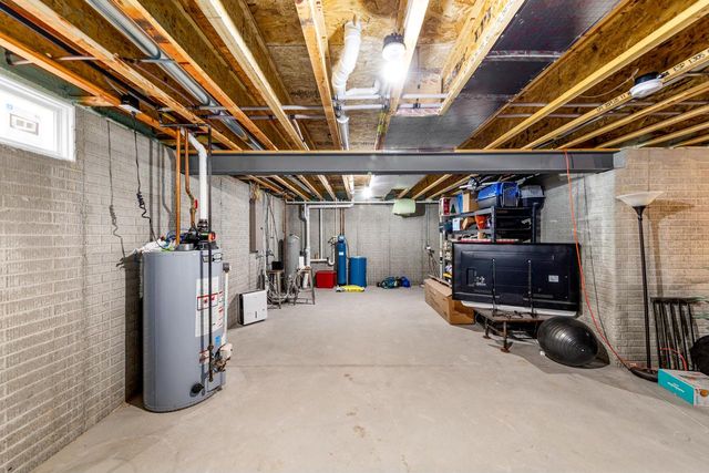 W218N9691 Happy Hollow LANE, Germantown, WI 53022