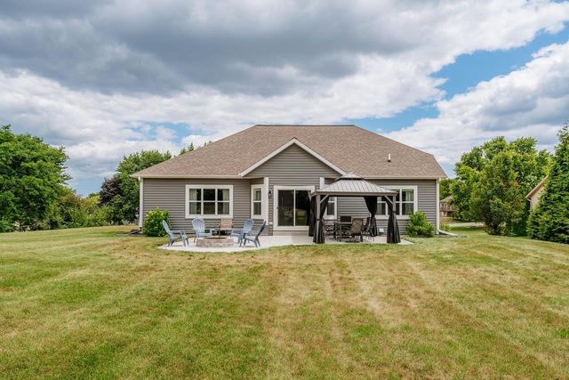 W218N9691 Happy Hollow LANE, Germantown, WI 53022