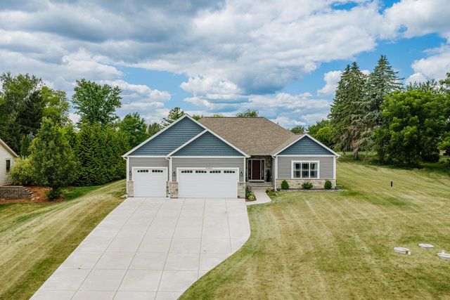 W218N9691 Happy Hollow LANE, Germantown, WI 53022