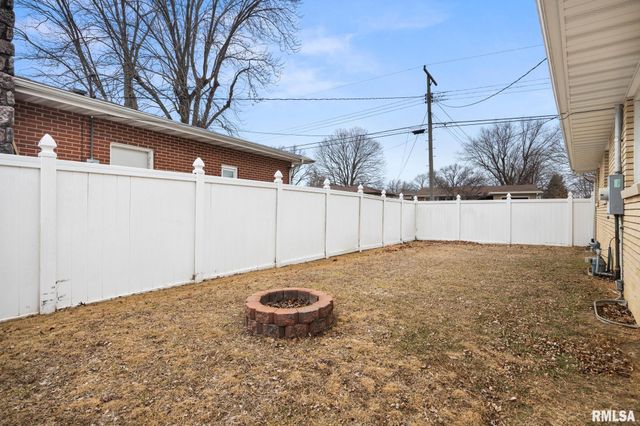 1500 HIGHWOOD Avenue, Pekin, IL 61554