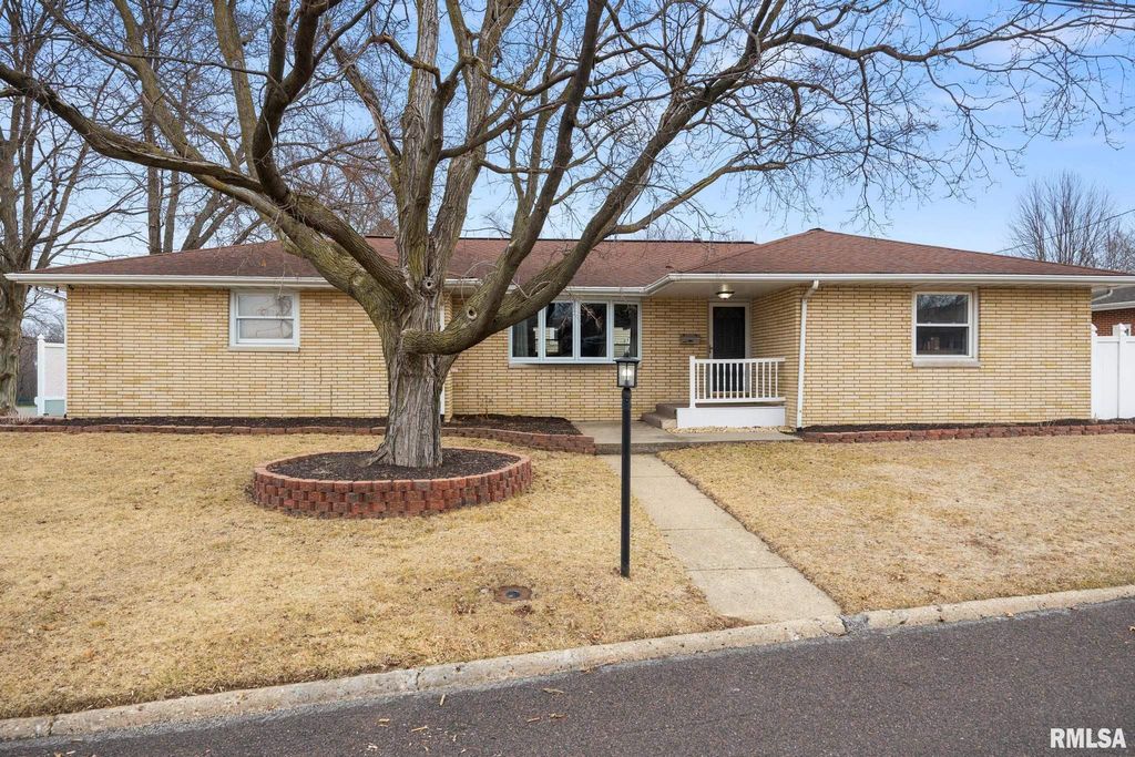 1500 HIGHWOOD Avenue, Pekin, IL 61554