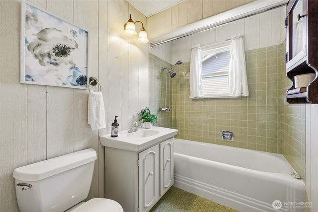 1209 S Sunset Drive, Tacoma, WA 98465