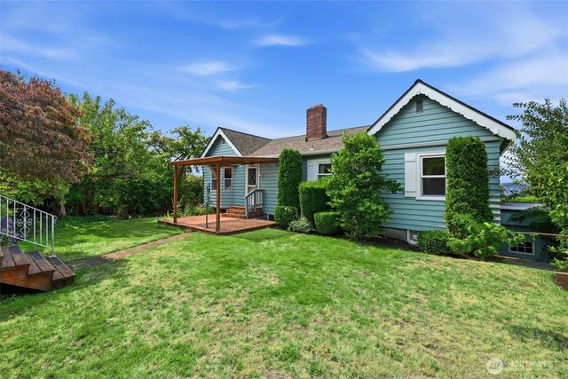 1209 S Sunset Drive, Tacoma, WA 98465