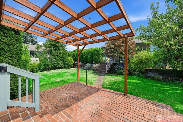 1209 S Sunset Drive, Tacoma, WA 98465