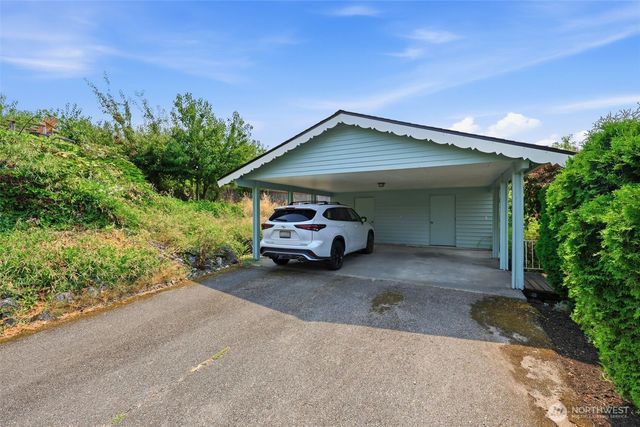 1209 S Sunset Drive, Tacoma, WA 98465