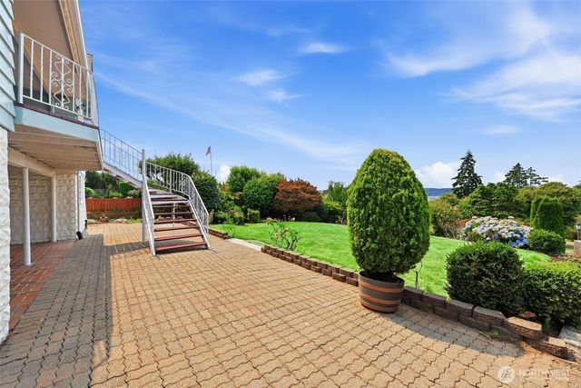 1209 S Sunset Drive, Tacoma, WA 98465