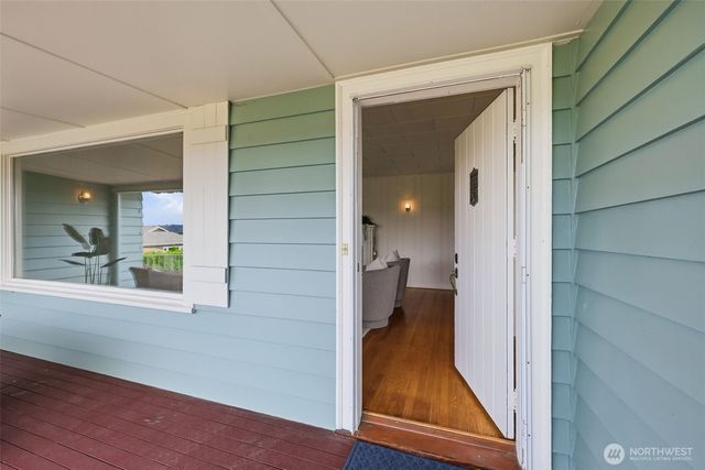 1209 S Sunset Drive, Tacoma, WA 98465