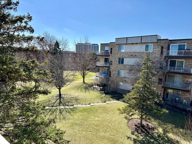 909 E Kenilworth Avenue 420, Palatine, IL 60074