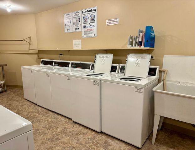 909 E Kenilworth Avenue 420, Palatine, IL 60074