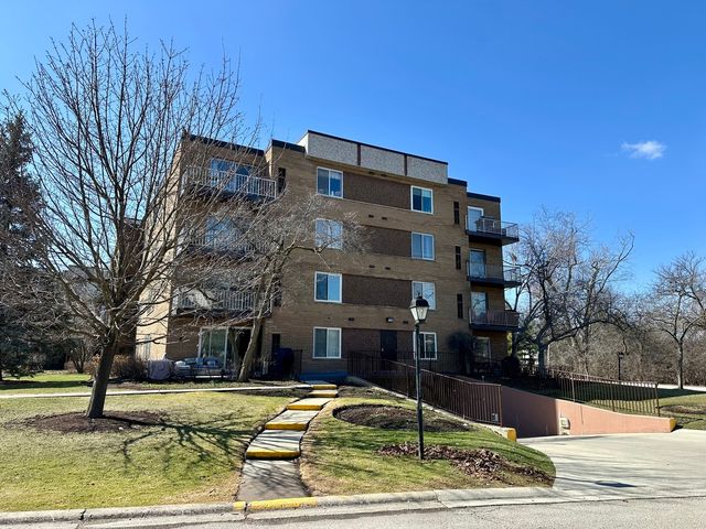 909 E Kenilworth Avenue 420, Palatine, IL 60074