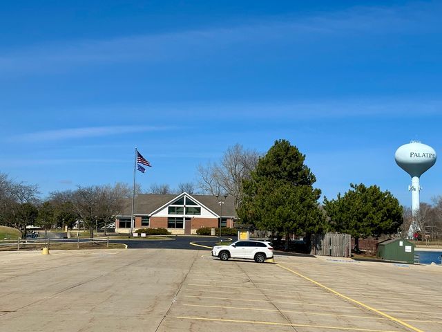 909 E Kenilworth Avenue 420, Palatine, IL 60074