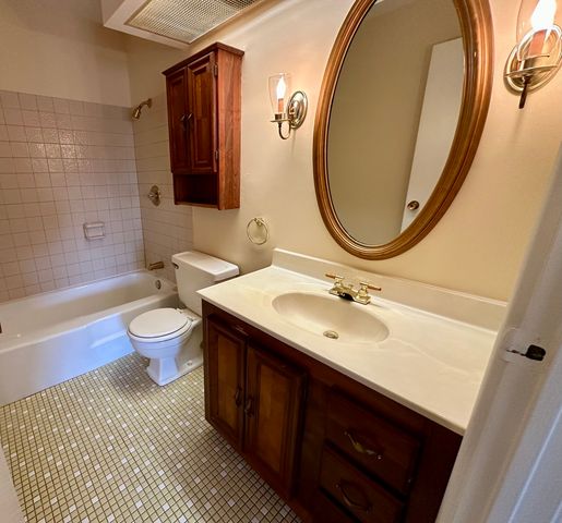 909 E Kenilworth Avenue 420, Palatine, IL 60074