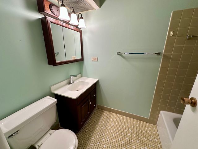 909 E Kenilworth Avenue 420, Palatine, IL 60074