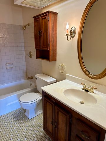 909 E Kenilworth Avenue 420, Palatine, IL 60074