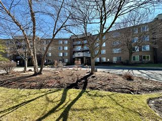 909 E Kenilworth Avenue 420, Palatine, IL 60074