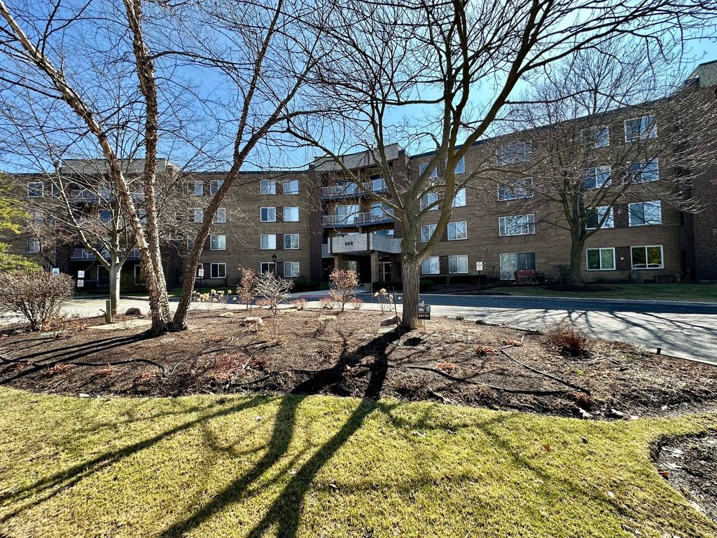 909 E Kenilworth Avenue 420, Palatine, IL 60074