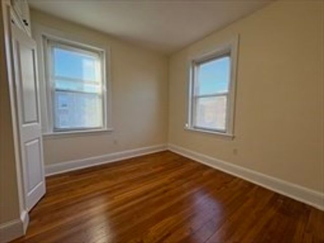 73 Thatcher St 201, Brookline, MA 02446
