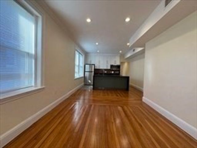 73 Thatcher St 201, Brookline, MA 02446