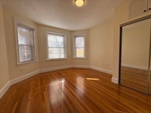 73 Thatcher St 201, Brookline, MA 02446