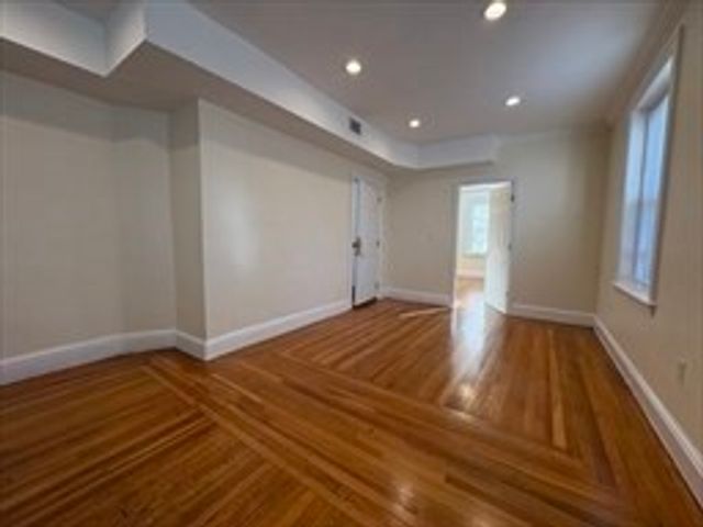 73 Thatcher St 201, Brookline, MA 02446