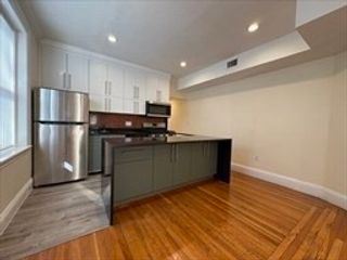 73 Thatcher St 201, Brookline, MA 02446