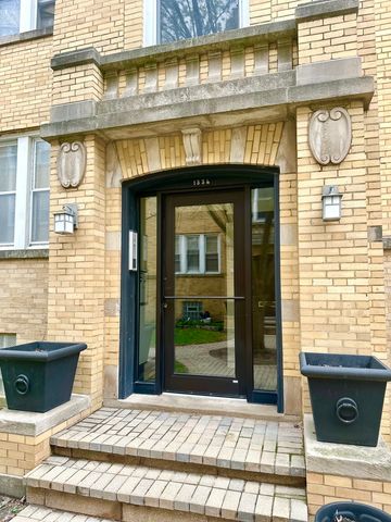 1334 W Estes Avenue 3S, Chicago, IL 60626