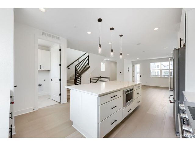 10904 E Hinsdale Cir, Centennial, CO 80112