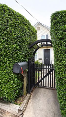 42 Whitney Avenue, Syosset, NY 11791