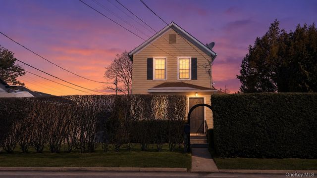 42 Whitney Avenue, Syosset, NY 11791