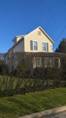 42 Whitney Avenue, Syosset, NY 11791