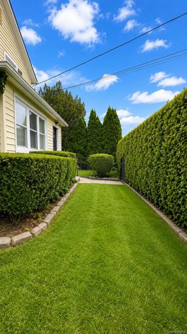 42 Whitney Avenue, Syosset, NY 11791