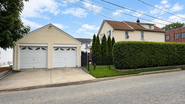 42 Whitney Avenue, Syosset, NY 11791