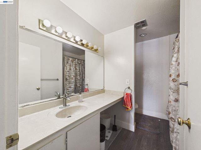 1750 Halford Ave 211, Santa Clara, CA 95051