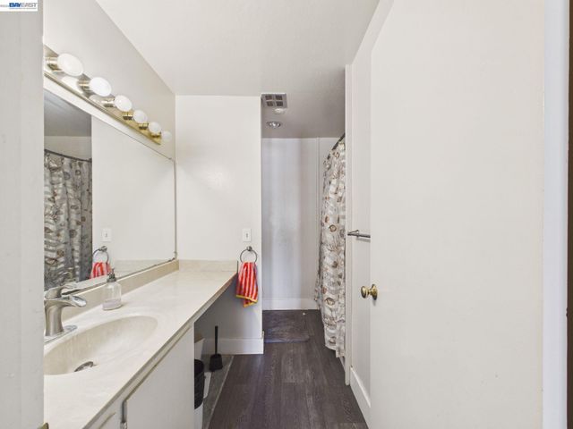 1750 Halford Ave 211, Santa Clara, CA 95051