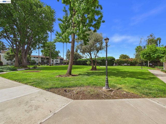 1750 Halford Ave 211, Santa Clara, CA 95051