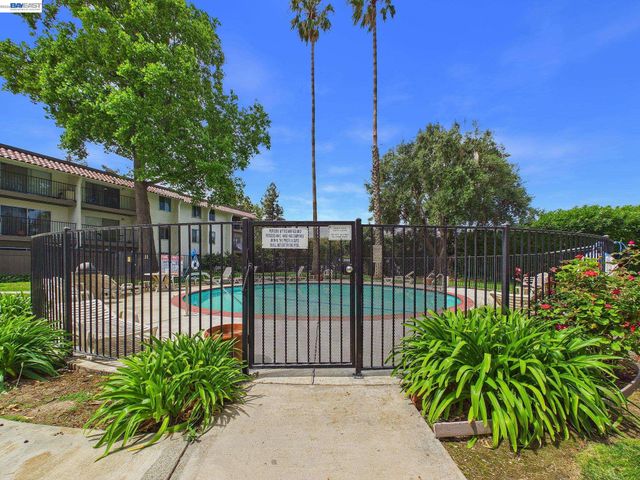 1750 Halford Ave 211, Santa Clara, CA 95051