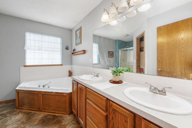 1764 N Myers Cir, Mulvane, KS 67110
