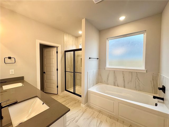 5900 SW Chiefs Avenue, Bentonville, AR 72713