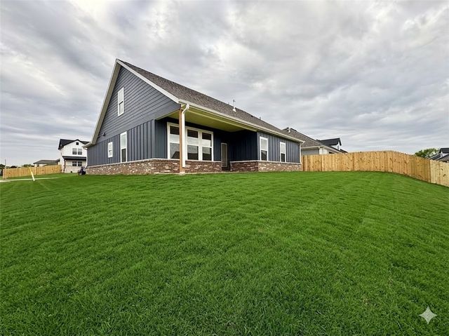 5900 SW Chiefs Avenue, Bentonville, AR 72713