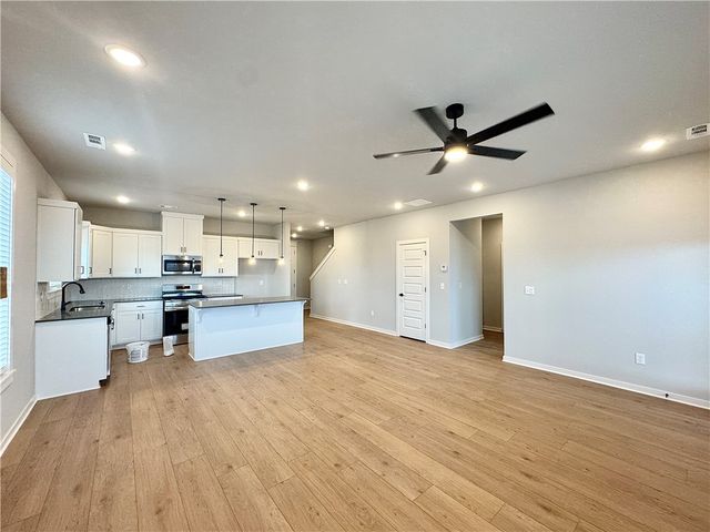 5900 SW Chiefs Avenue, Bentonville, AR 72713