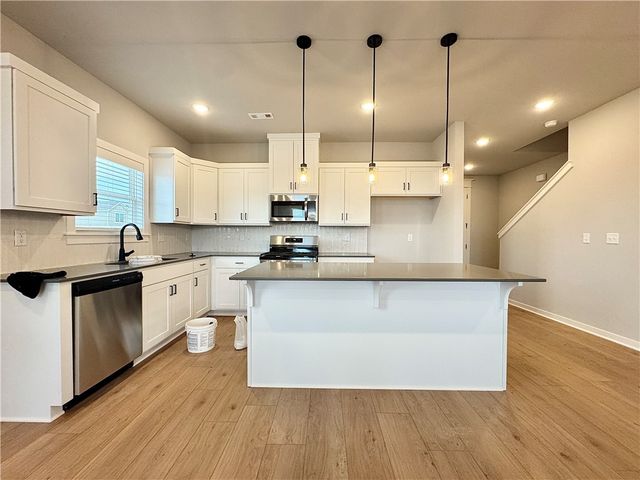 5900 SW Chiefs Avenue, Bentonville, AR 72713