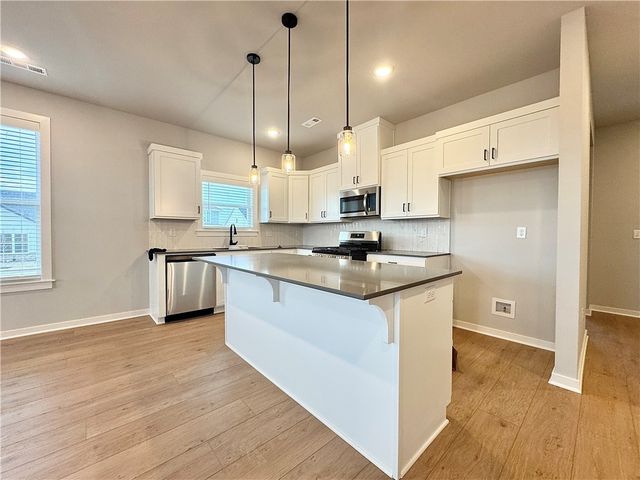 5900 SW Chiefs Avenue, Bentonville, AR 72713