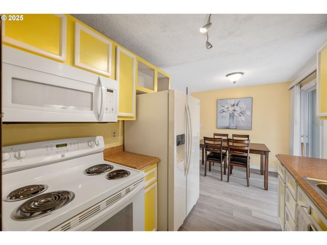159 Sw FLORENCE Ave C15, Gresham, OR 97080